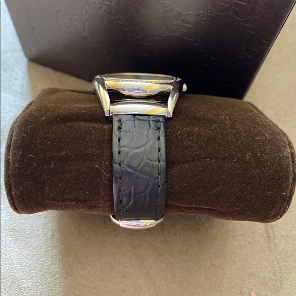 Gucci Watch Brand new with Diamonds - Picture 6 of 8